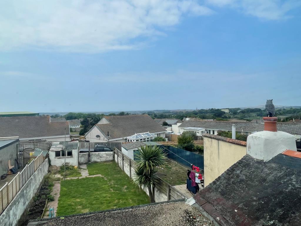 Lot: 55 - SEMI-DETACHED HOUSE FOR IMPROVEMENT -